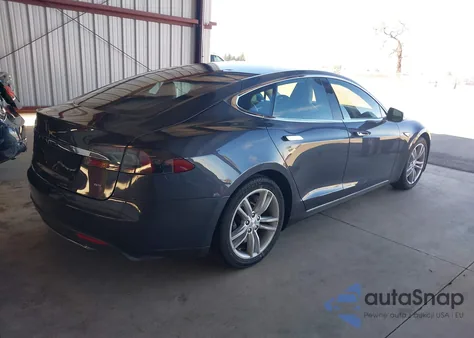 2015 Tesla Model S 60/70/85 z USA, uszkodzony, nr VIN 5YJSA1H17FF081775